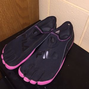 FILA toe shoes