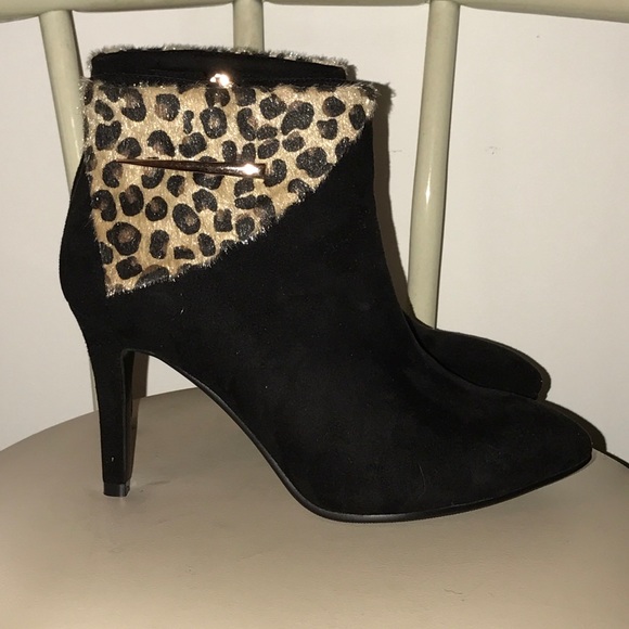 NWT Black Suede Leopard Bootie - Size 6W - Picture 3 of 4