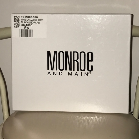 NWT Black Suede Leopard Bootie - Size 6W - Picture 4 of 4