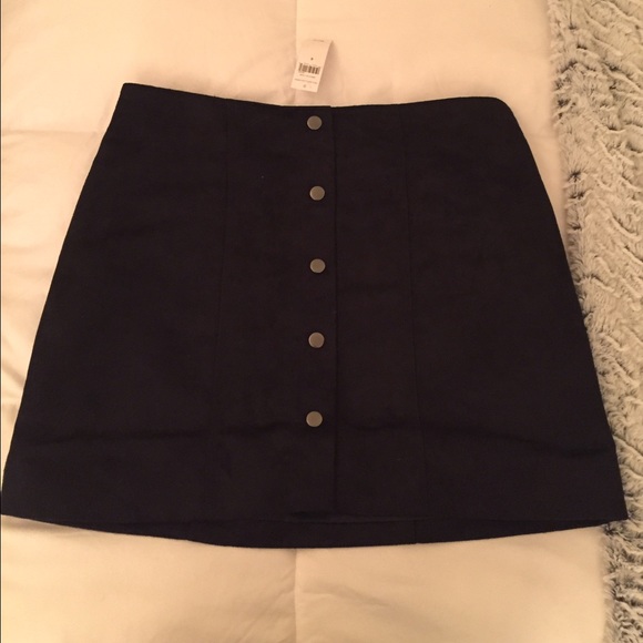 Never worn!! Suede black skirt from gap brand new