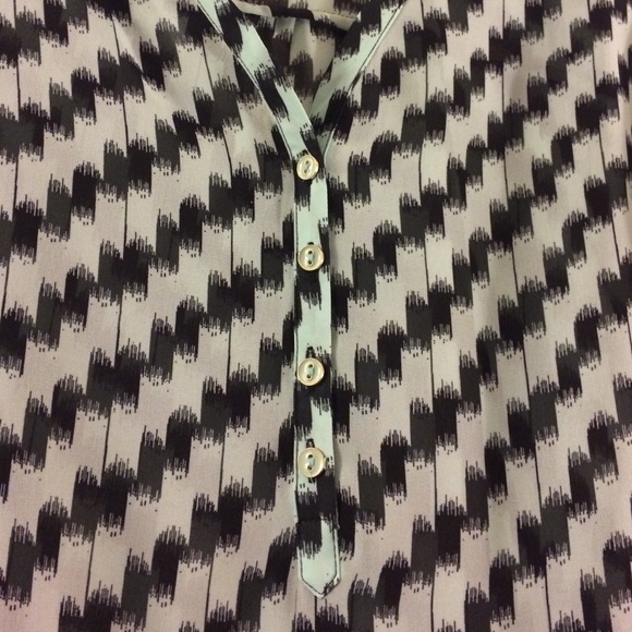 Fun minty pattern blouse! - Picture 2 of 3