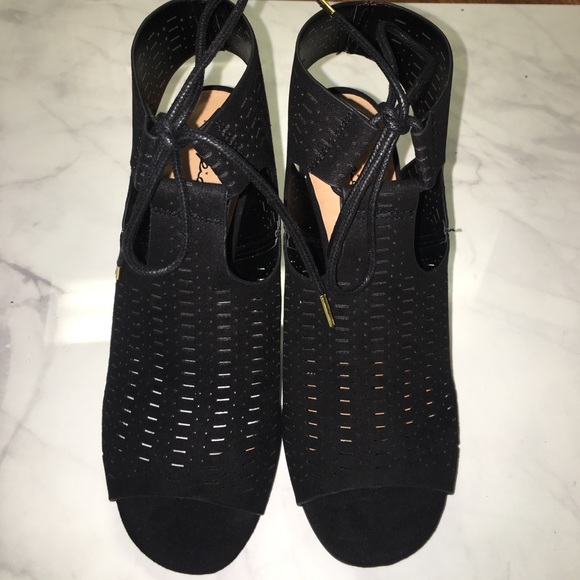 Cut Out Peep Toe Heels - Picture 2 of 7