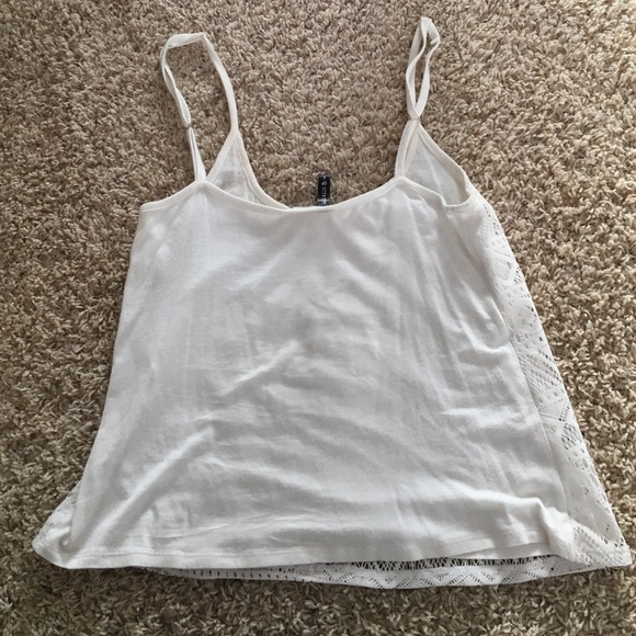 Flowy white lace top - Picture 2 of 2