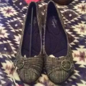 Womans size 5 1/2 shoes