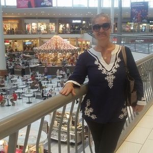 Meet your Posher, Azra