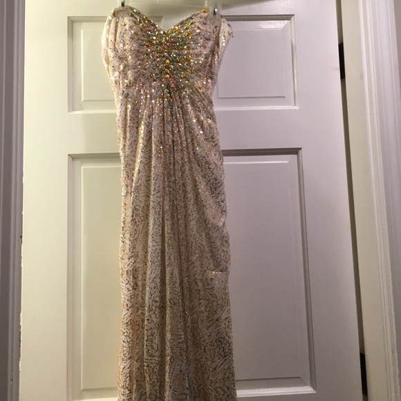 Prom dress - Picture 2 of 4