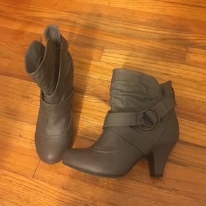 Boots-size 7, worn once