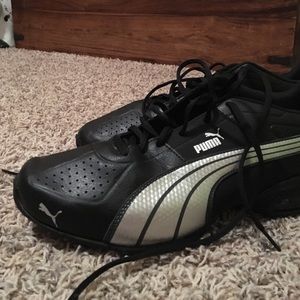 Men's puma running shoes