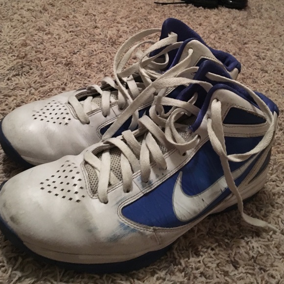 Women's Nike basketball shoe