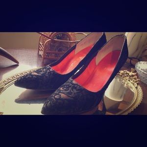 Embroidered vintage pumps 7.5