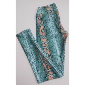 DTina's Boutique Diamond Snake Leggings