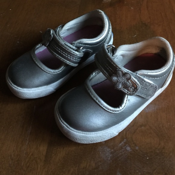 Toddler girl shoes size 4.5