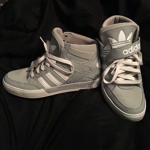 Kids adidas size 5 ( fits women's size 6-7)