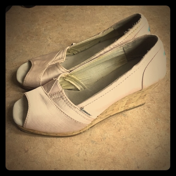Light Pink gently used Toms wedges