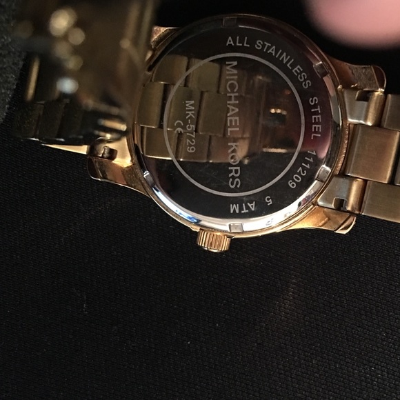 Michael kors midsize Red glitz gold tone watch - Picture 4 of 4