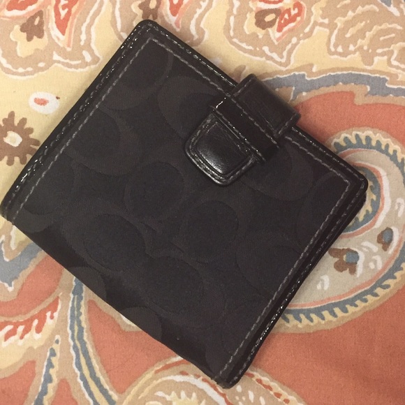 Small Coach Wallet in black with logo design - Picture 4 of 4
