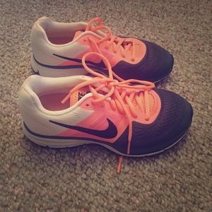 Never worn size 7 women's fit sole Nike Pegasus 30