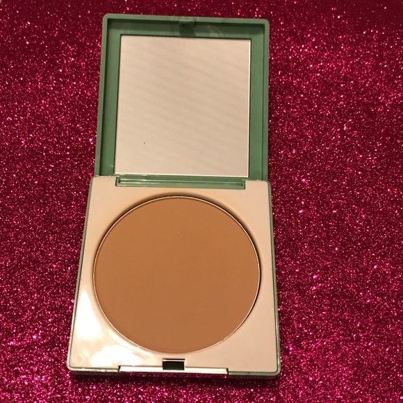 Almost powder makeup by clinique 04 neutral(MF/M)