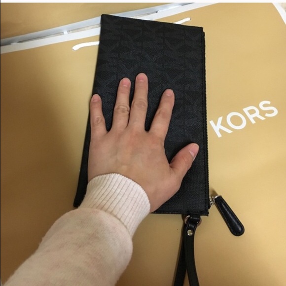 🍥MK clutch/wristlet🍥black - Picture 3 of 4