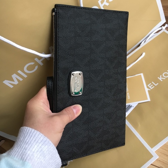 🍥MK clutch/wristlet🍥black - Picture 4 of 4