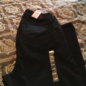 Torrid black jeans NWT 16 R