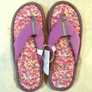 Dearfoams active memory foam slipper.