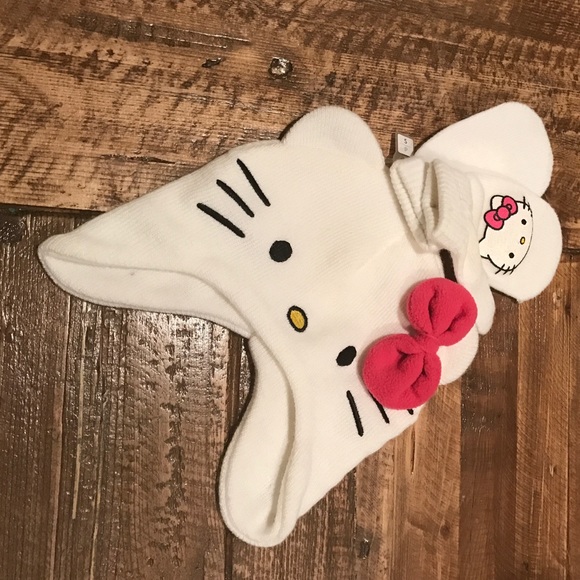 Hello Kitty Girls Matching Hat & Glove Set (NWOT)