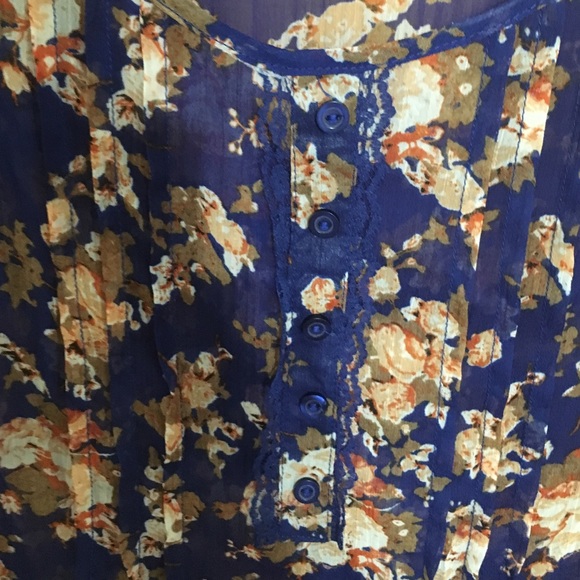 Love Squared size XS Blouse - Picture 3 of 3