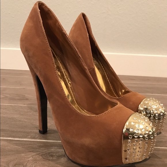 Shoes - Picture 3 of 4