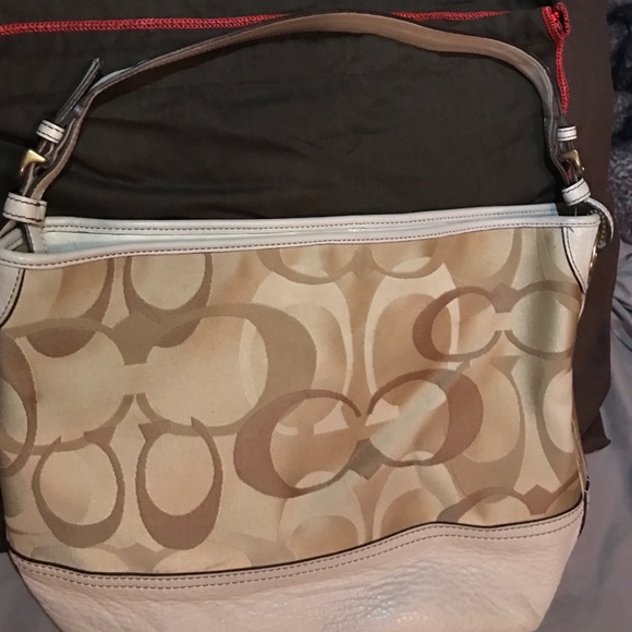 💯 Authentic Large Coach Purse - Picture 4 of 4