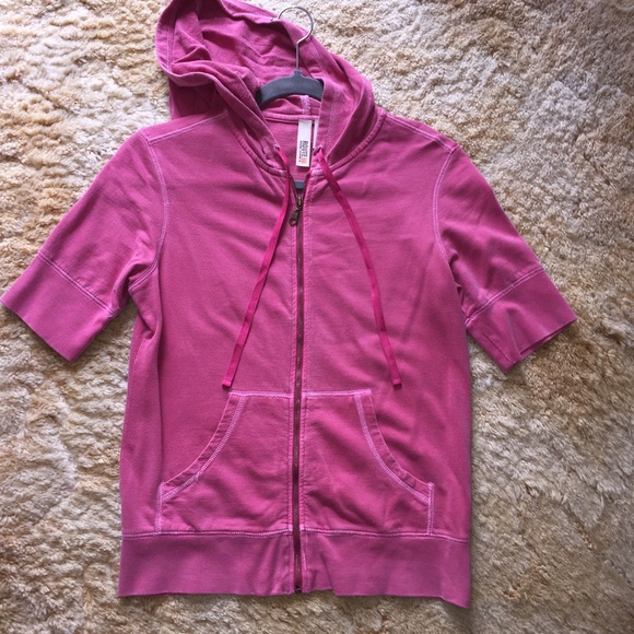 Short sleeve hoodie