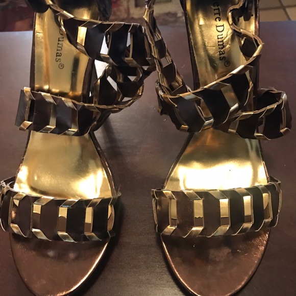 Gold and Brown Heels 👠