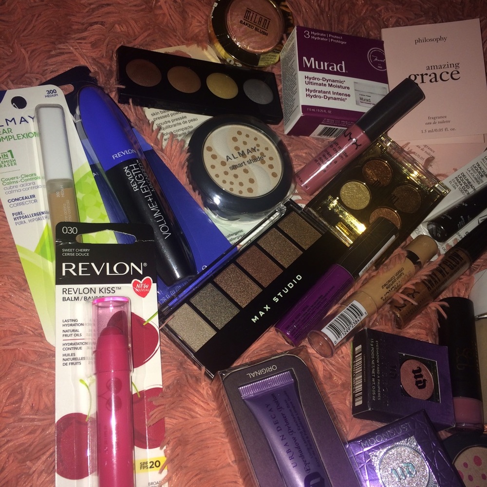 Mystery Bundle Box - Picture 3 of 5