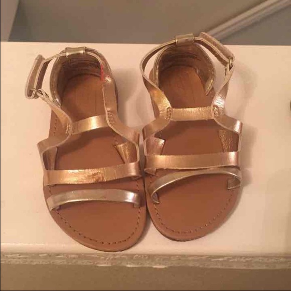 ❌SOLD❌Set of 2 Crazy 8 toddler sandals 6c - Picture 3 of 4