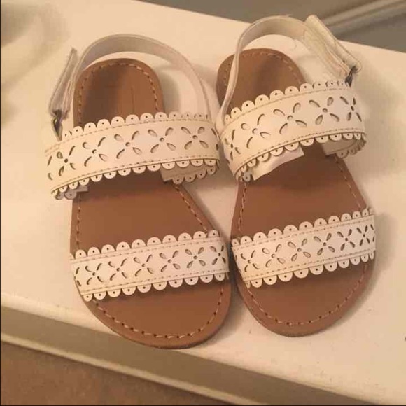 ❌SOLD❌Set of 2 Crazy 8 toddler sandals 6c - Picture 4 of 4
