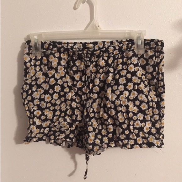 Daisy print knit shorts