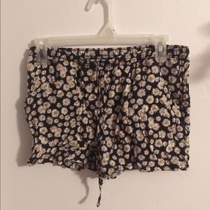 Daisy print knit shorts