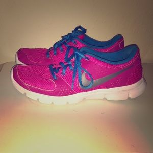 Nike flex experience tennis shoes