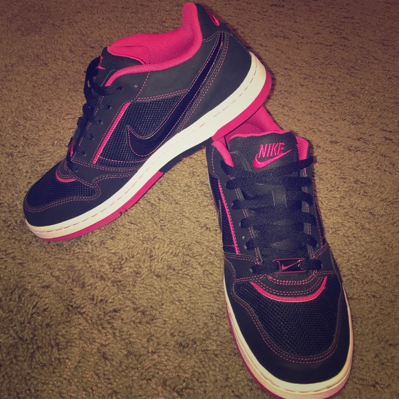 Nike Shoes - 👟Nike Air Force 1 Low Top Sneakers