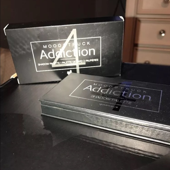 YOUNIQUE addiction pallete 4