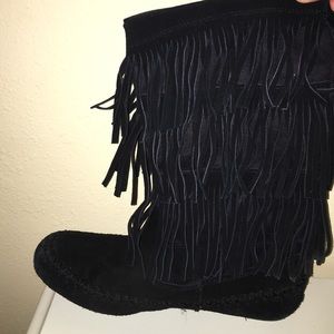 Black fringe boots
