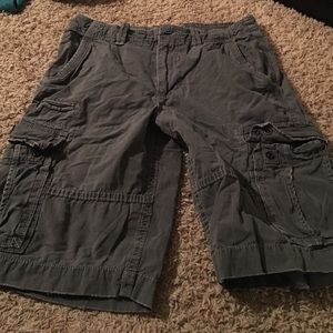 Dark green/gray men's American Eagle cargo shorts
