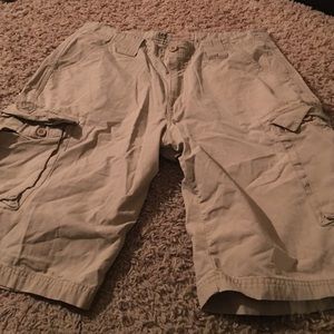 Light tan Lee cargo shorts