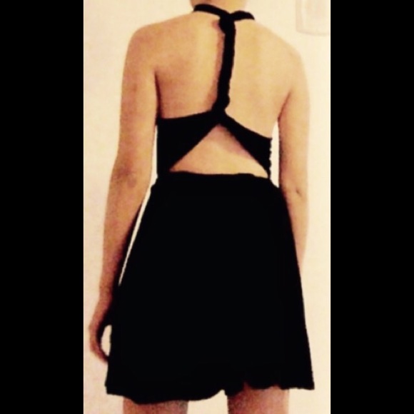 SOLD 🔥 NWOT Urban Outfitters black halter dress - Picture 3 of 3