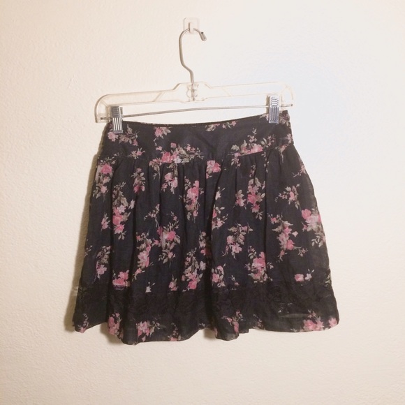 NWOT Charlotte Russe Floral Skirt