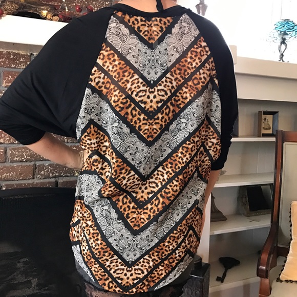 Animal print high low top. B062 - Picture 4 of 4