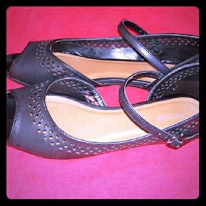 NICOLE SHOES  PRE OWNED SIZE 7,5 GOOD CONDITION!