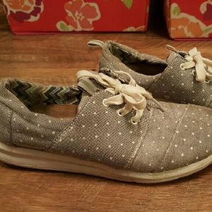Gray polka dot Toms