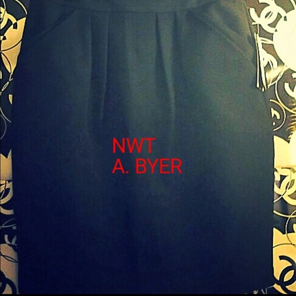 Nwt skirt with pockets - Picture 2 of 4