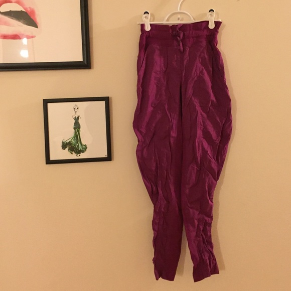 Magenta Lululemon street to studio crop joggers